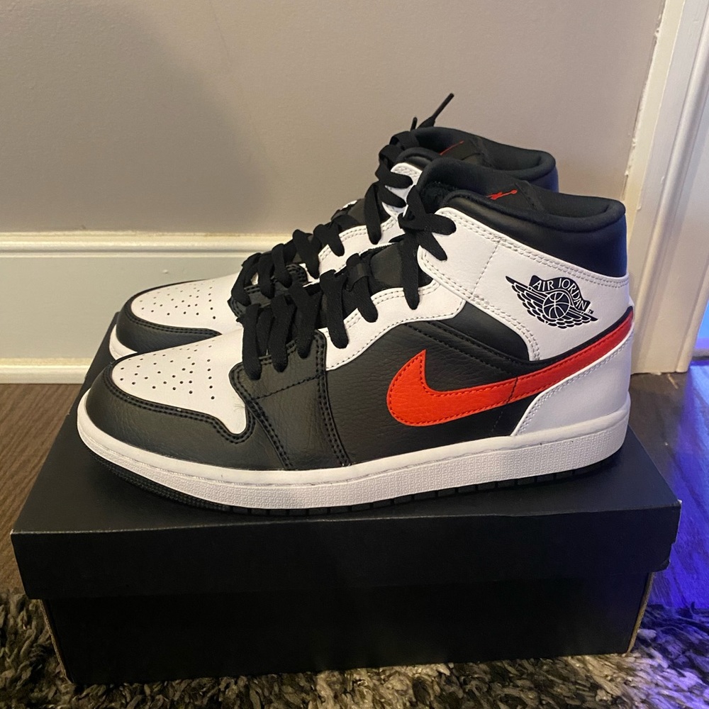 Jordan 1 mid “Chile” size 9,9.5